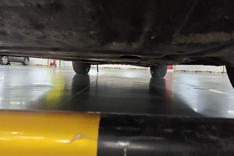 Used Mercedes-Benz M-Class 2010 ML 300 4MATIC Chassis Front