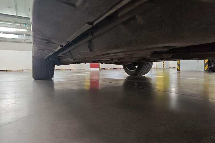 Used Mercedes-Benz M-Class 2010 ML 300 4MATIC Chassis Front Right