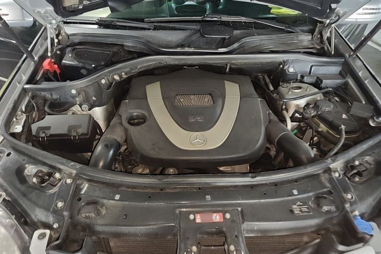 Used Mercedes-Benz M-Class 2010 ML 300 4MATIC Engine Bay