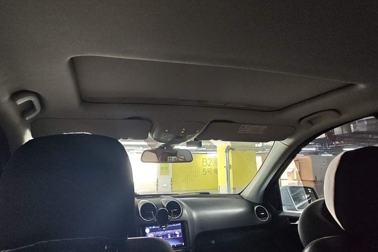 Used Mercedes-Benz M-Class 2010 ML 300 4MATIC Headliner