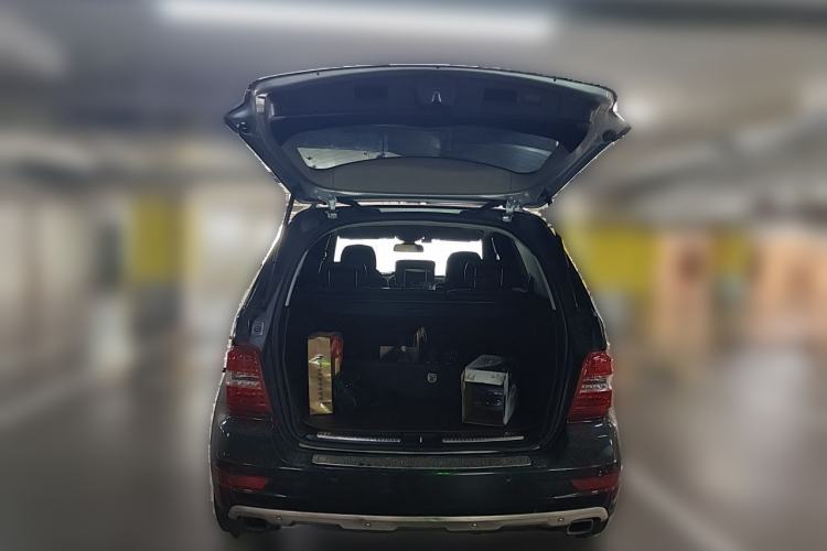 Used Mercedes-Benz M-Class 2010 ML 300 4MATIC Trunk