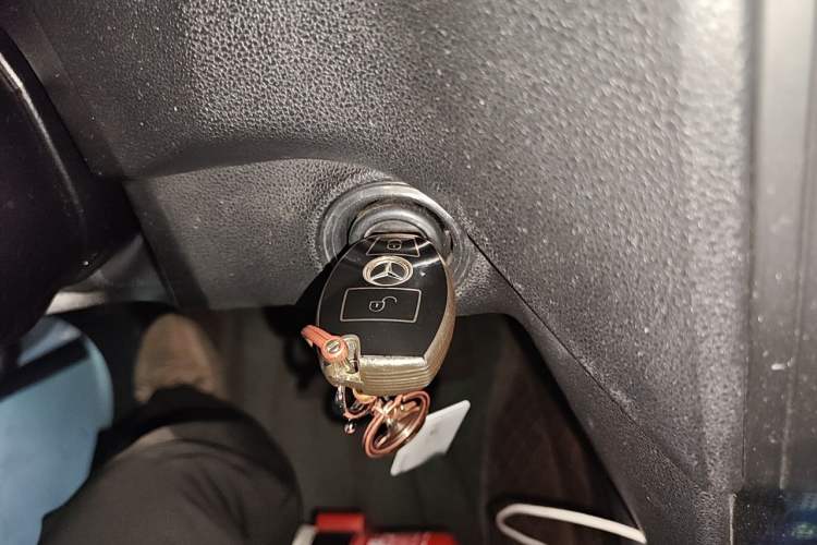 Used Mercedes-Benz M-Class 2010 ML 300 4MATIC Vehicle Key