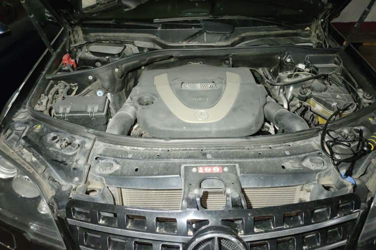 Used Mercedes-Benz M-Class 2010 ML 350 4MATIC Luxury Model Engine Bay