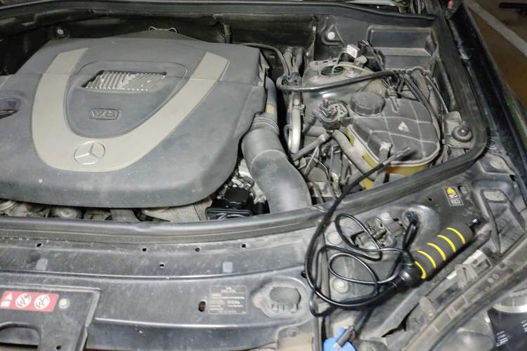 Used Mercedes-Benz M-Class 2010 ML 350 4MATIC Luxury Model Engine Bay Left