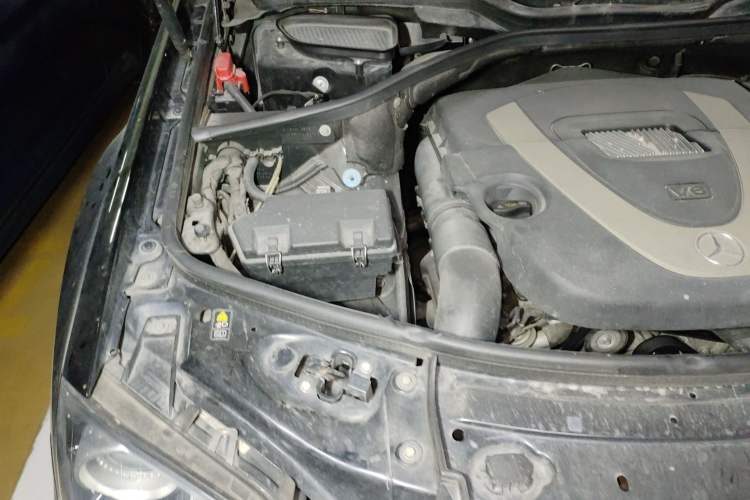 Used Mercedes-Benz M-Class 2010 ML 350 4MATIC Luxury Model Engine Bay Right