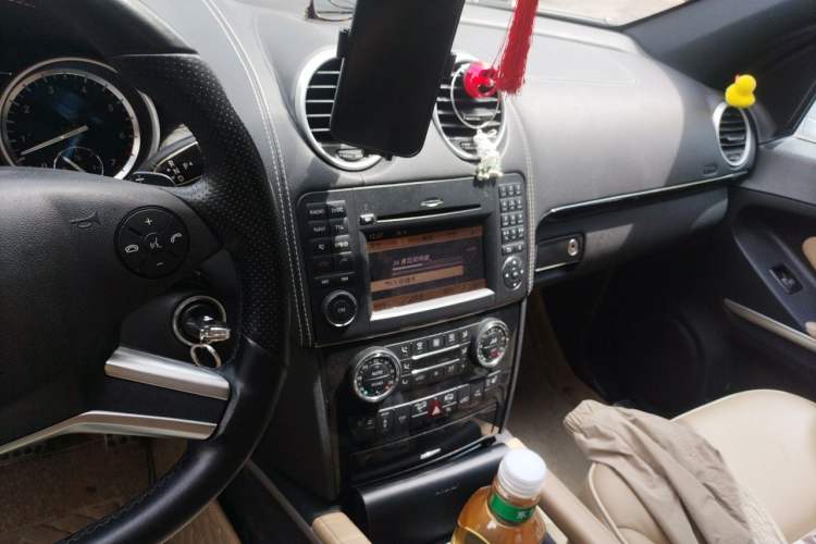 Used Mercedes-Benz M-Class 2010 ML 350 4MATIC Luxury Model Audio And AC Panel