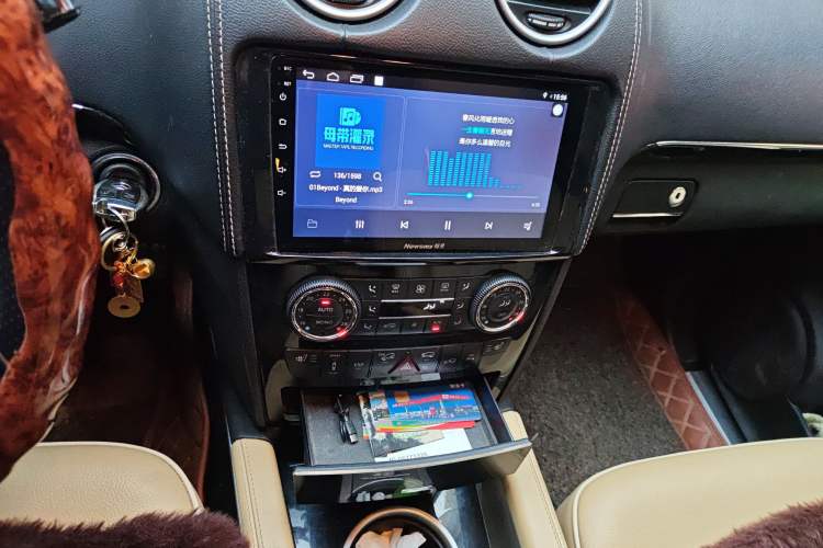 Used Mercedes-Benz M-Class 2010 ML 350 4MATIC Luxury Special Edition Audio And AC Panel