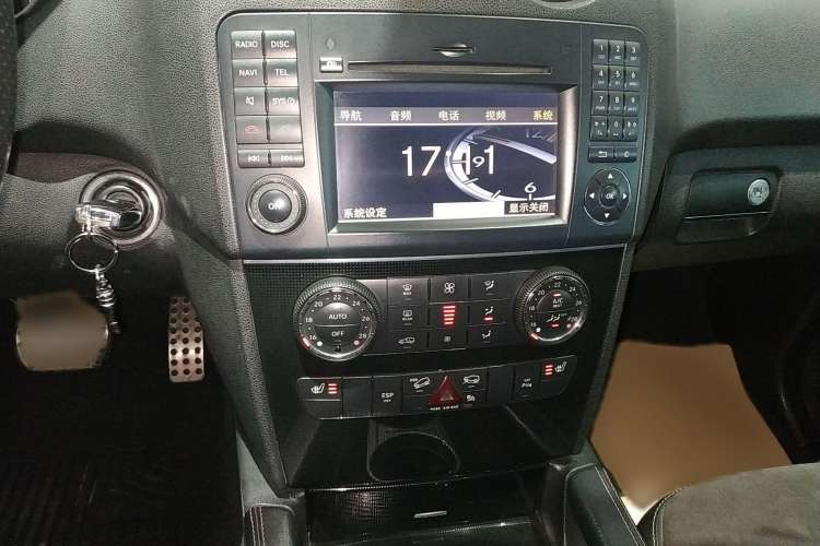 Used Mercedes-Benz M-Class 2010 ML 300 4MATIC Audio And AC Panel