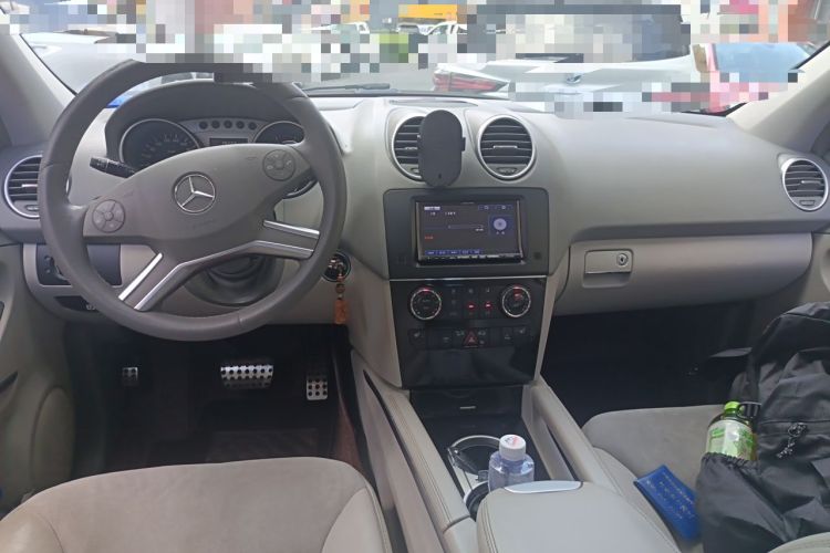 Used Mercedes-Benz M-Class 2010 ML 300 4MATIC Center Console