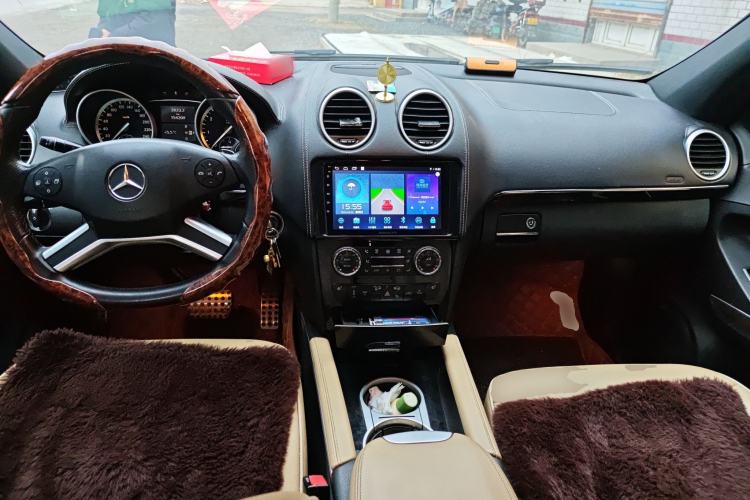 Used Mercedes-Benz M-Class 2010 ML 350 4MATIC Luxury Special Edition Center Console