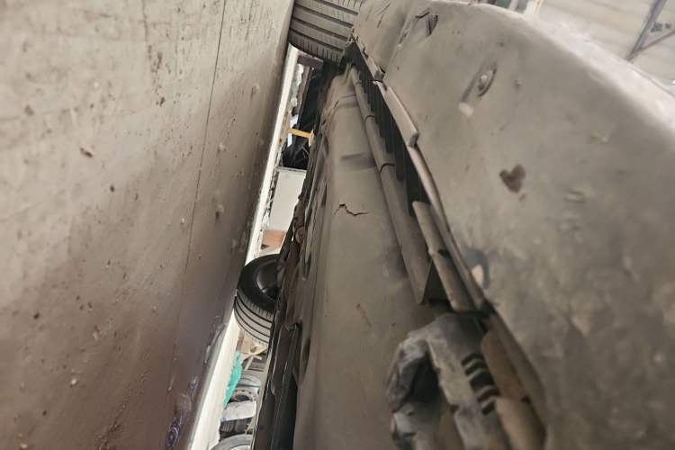 Used Mercedes-Benz M-Class 2010 ML 300 4MATIC Chassis Front Right