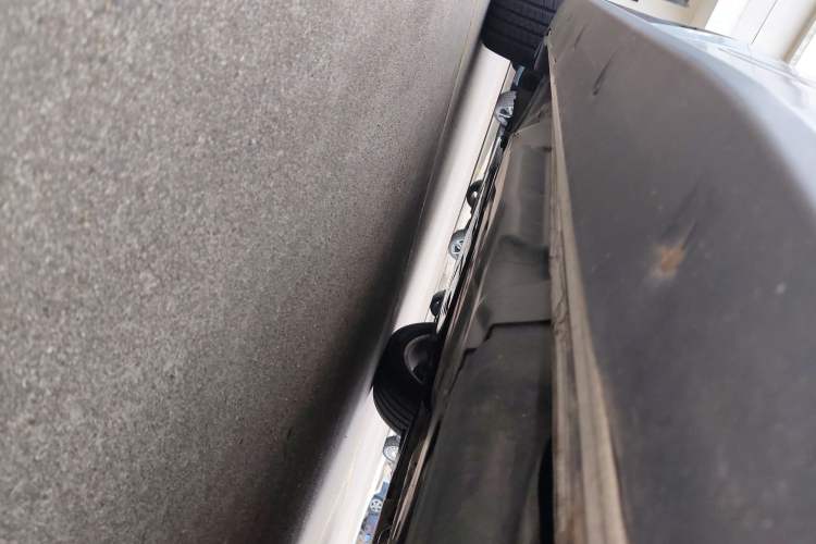 Used Mercedes-Benz M-Class 2010 ML 300 4MATIC Chassis Rear Left