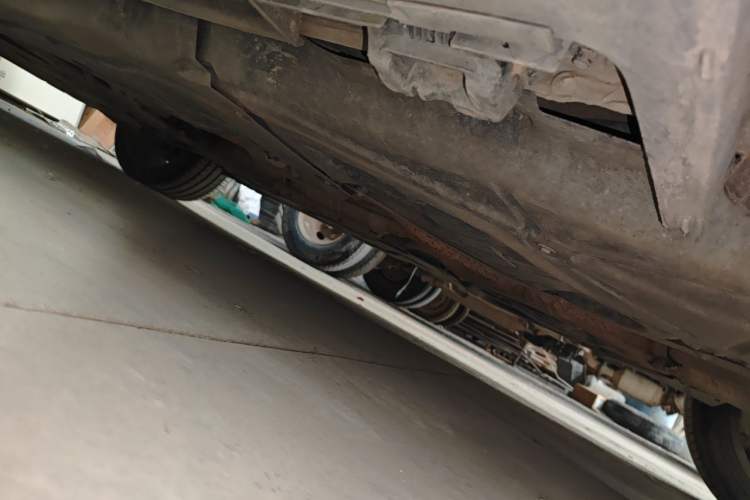 Used Mercedes-Benz M-Class 2010 ML 300 4MATIC Chassis Rear Left