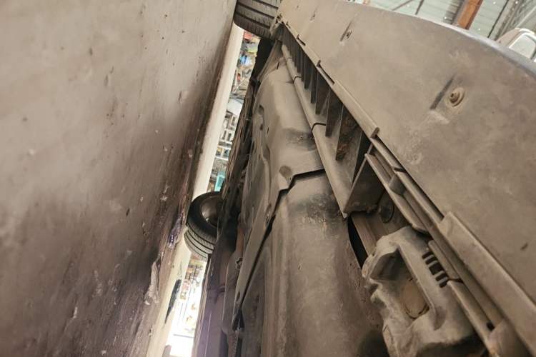 Used Mercedes-Benz M-Class 2010 ML 300 4MATIC Chassis Rear Left