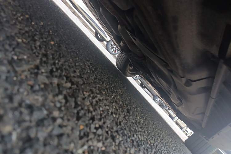 Used Mercedes-Benz M-Class 2010 ML 300 4MATIC Chassis Rear Right