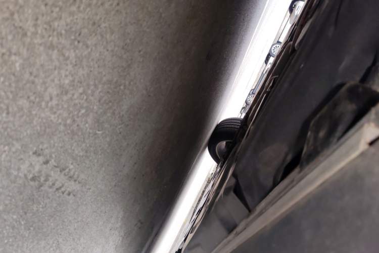Used Mercedes-Benz M-Class 2010 ML 300 4MATIC Chassis Rear Right