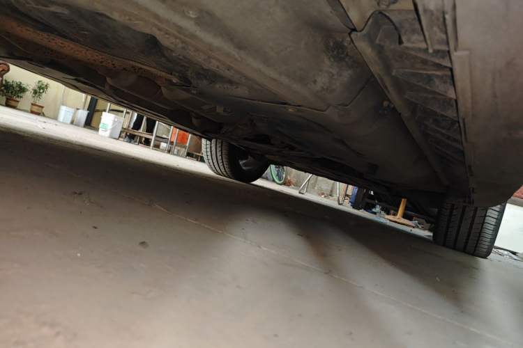 Used Mercedes-Benz M-Class 2010 ML 300 4MATIC Chassis Rear Right