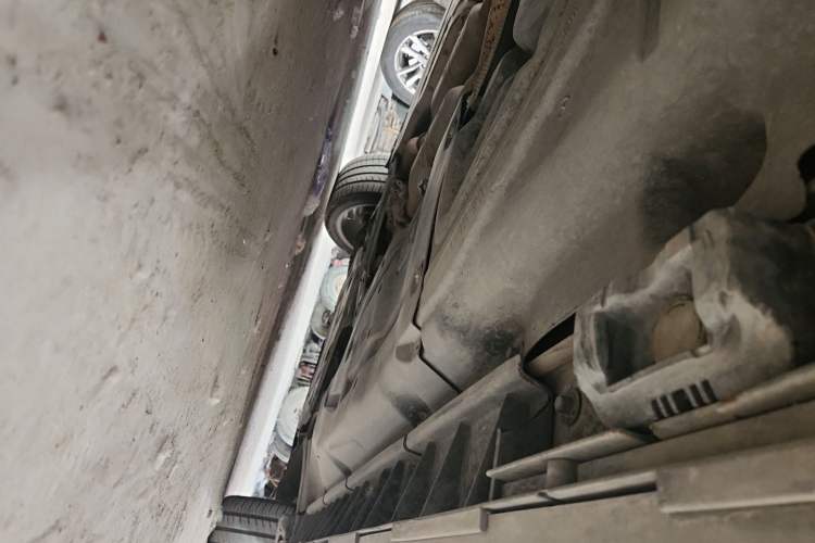 Used Mercedes-Benz M-Class 2010 ML 300 4MATIC Chassis Rear Right