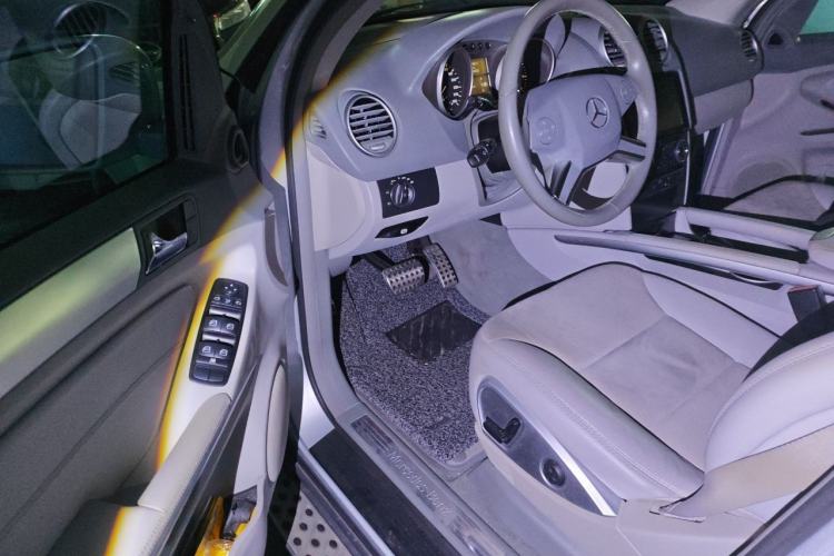 Used Mercedes-Benz M-Class 2010 ML 300 4MATIC Driver Seat
