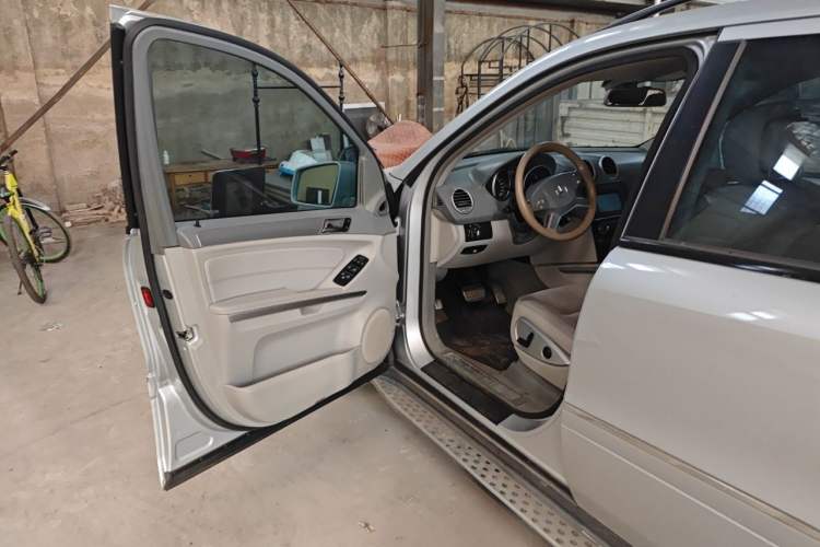 Used Mercedes-Benz M-Class 2010 ML 300 4MATIC Driver Seat