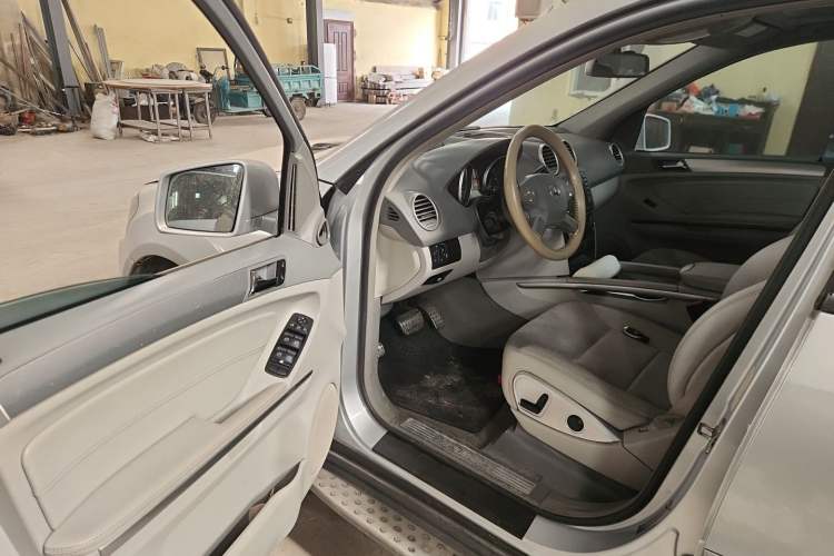 Used Mercedes-Benz M-Class 2010 ML 300 4MATIC Driver Seat
