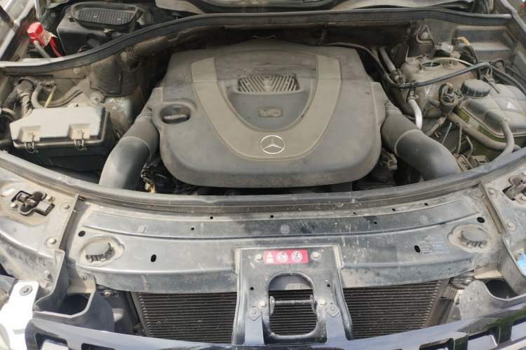 Used Mercedes-Benz M-Class 2010 ML 350 4MATIC Luxury Model Engine Bay