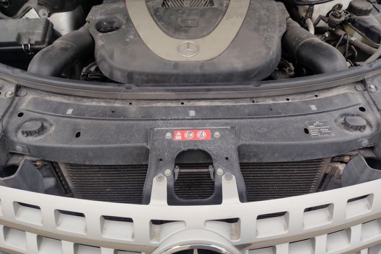 Used Mercedes-Benz M-Class 2010 ML 300 4MATIC Engine Bay