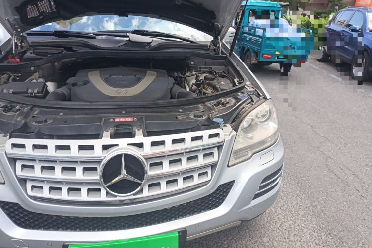 Used Mercedes-Benz M-Class 2010 ML 300 4MATIC Engine Bay Left