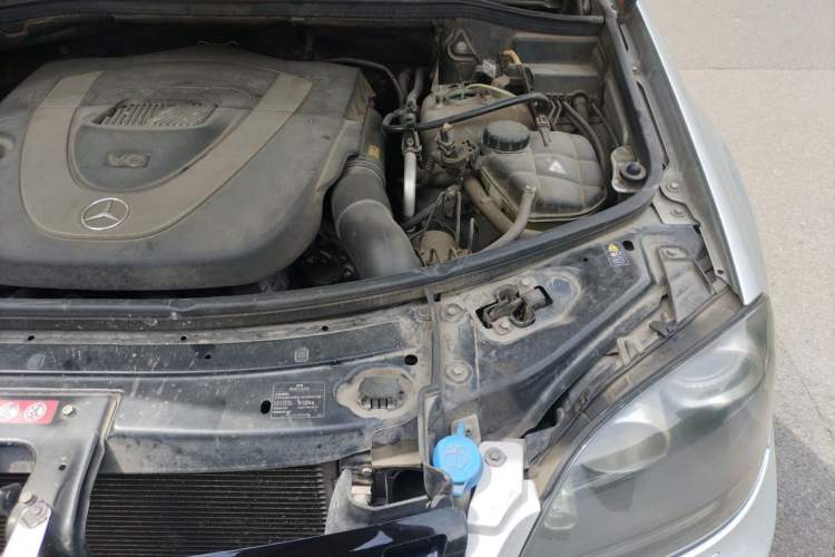 Used Mercedes-Benz M-Class 2010 ML 350 4MATIC Luxury Model Engine Bay Left