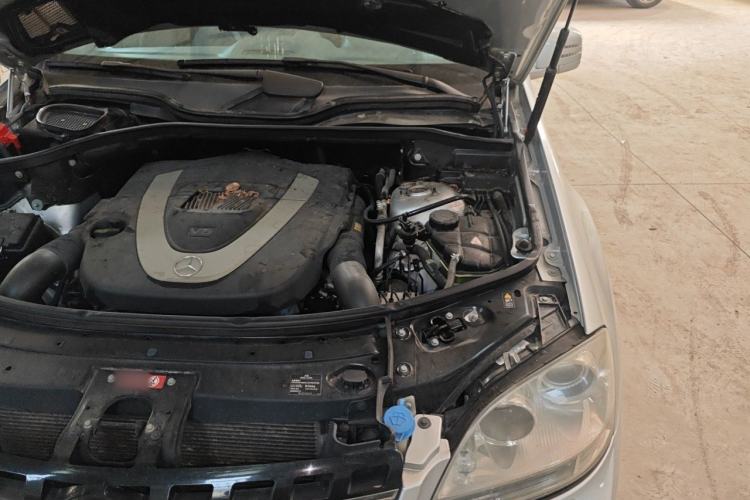 Used Mercedes-Benz M-Class 2010 ML 300 4MATIC Engine Bay Left