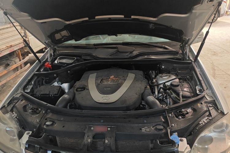 Used Mercedes-Benz M-Class 2010 ML 300 4MATIC Engine Bay