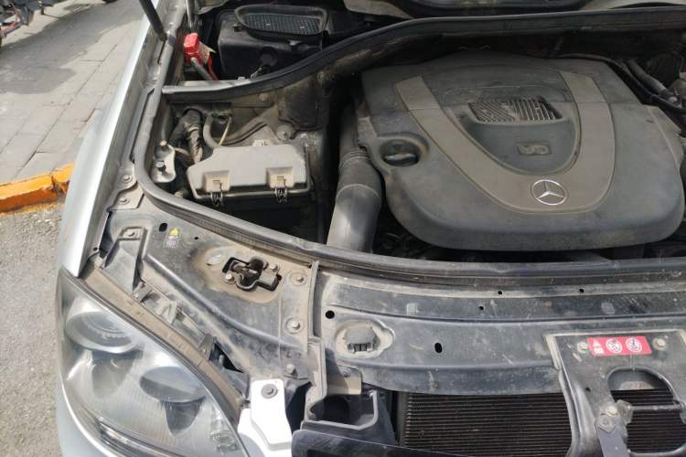 Used Mercedes-Benz M-Class 2010 ML 350 4MATIC Luxury Model Engine Bay Right