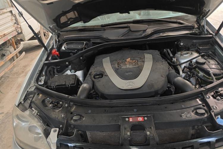 Used Mercedes-Benz M-Class 2010 ML 300 4MATIC Engine Bay Right