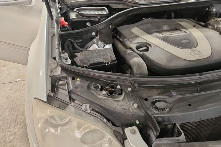 Used Mercedes-Benz M-Class 2010 ML 300 4MATIC Engine Bay Right