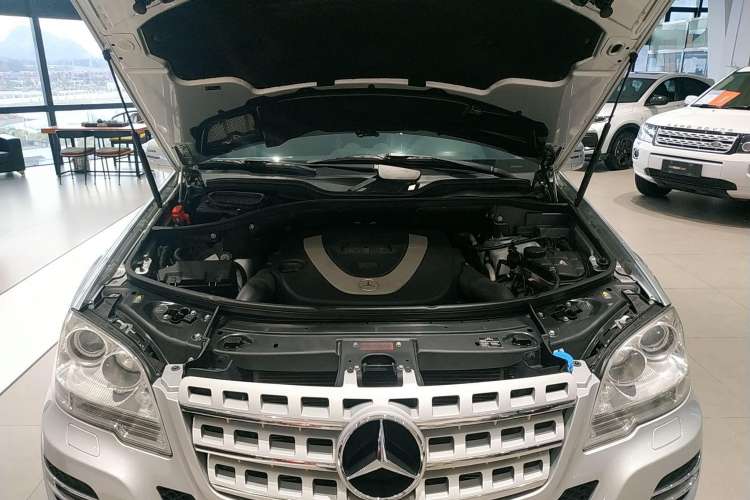 Used Mercedes-Benz M-Class 2010 ML 300 4MATIC Engine Bay