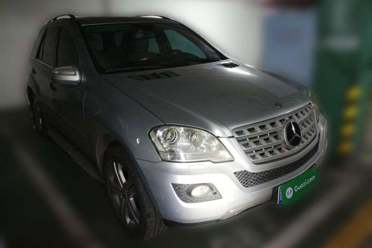 Used Mercedes-Benz M-Class 2010 ML 350 4MATIC Luxury Special Edition Front Right 45 Deg
