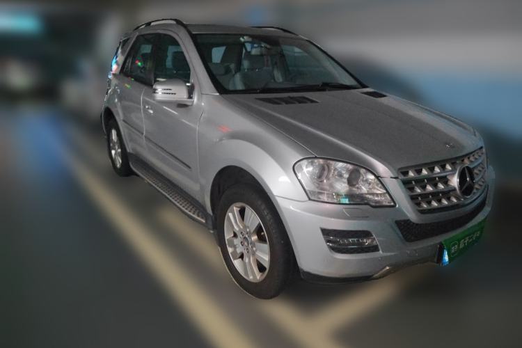 Used Mercedes-Benz M-Class 2010 ML 300 4MATIC Front Right 45 Deg