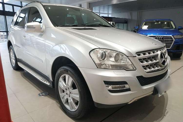 Used Mercedes-Benz M-Class 2010 ML 300 4MATIC Front Right 45 Deg