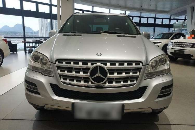Used Mercedes-Benz M-Class 2010 ML 300 4MATIC Front