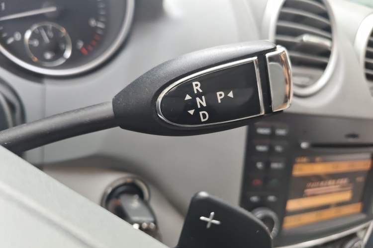 Used Mercedes-Benz M-Class 2010 ML 350 4MATIC Luxury Model Gear Lever