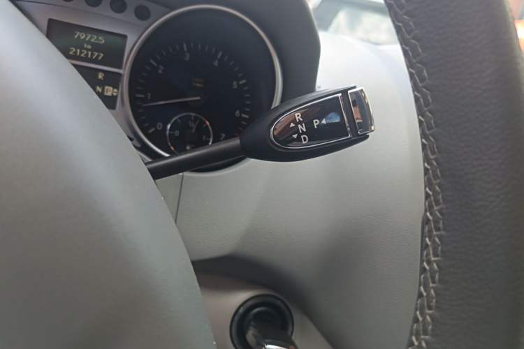 Used Mercedes-Benz M-Class 2010 ML 300 4MATIC Gear Lever