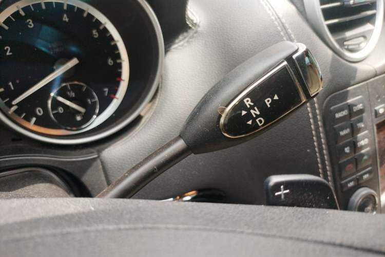 Used Mercedes-Benz M-Class 2010 ML 350 4MATIC Luxury Model Gear Lever