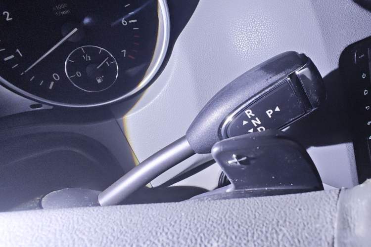 Used Mercedes-Benz M-Class 2010 ML 300 4MATIC Gear Lever