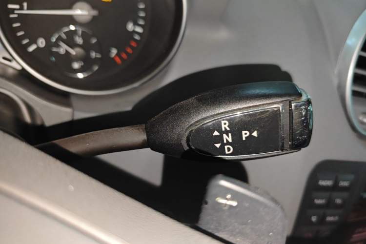 Used Mercedes-Benz M-Class 2010 ML 300 4MATIC Gear Lever
