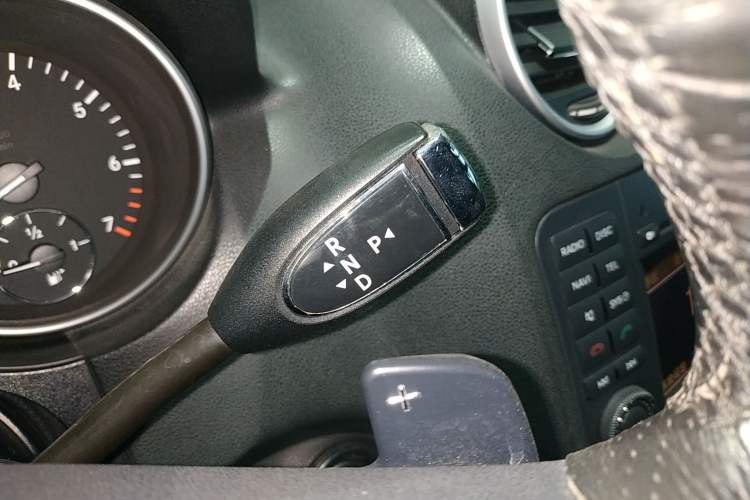 Used Mercedes-Benz M-Class 2010 ML 300 4MATIC Gear Lever