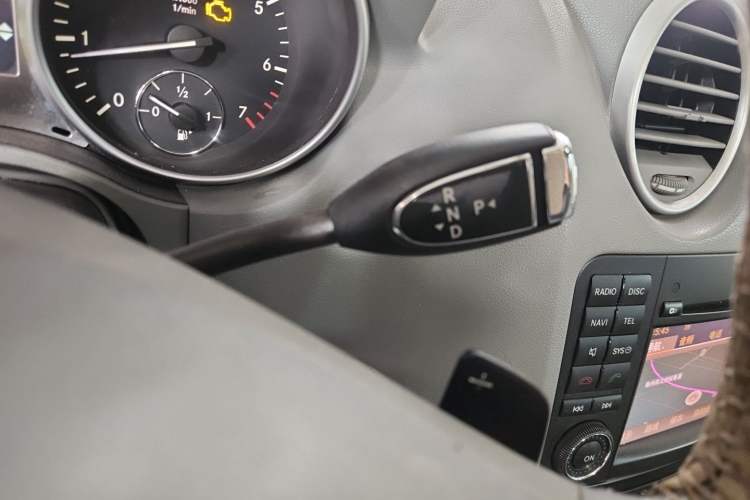 Used Mercedes-Benz M-Class 2010 ML 300 4MATIC Gear Lever