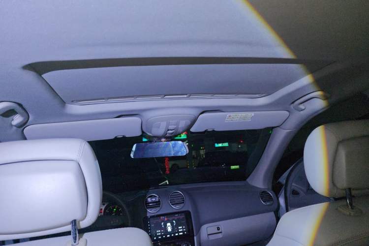 Used Mercedes-Benz M-Class 2010 ML 300 4MATIC Headliner