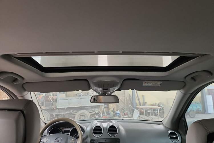 Used Mercedes-Benz M-Class 2010 ML 300 4MATIC Headliner