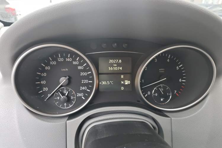 Used Mercedes-Benz M-Class 2010 ML 350 4MATIC Luxury Model Instrument Cluster