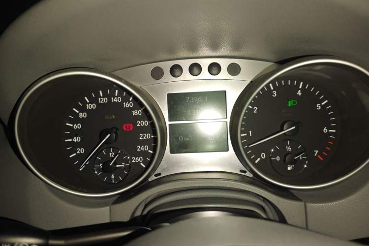 Used Mercedes-Benz M-Class 2010 ML 300 4MATIC Instrument Cluster
